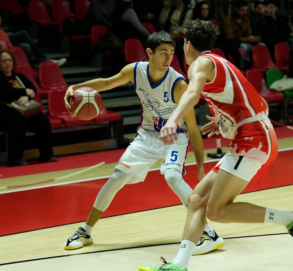 La Junior chiude il girone di andata vincendo in casa contro Arezzo: 66-61